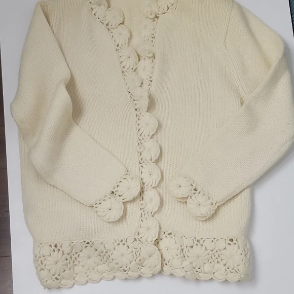 ROSANNA WHITE STANG VINTAGE 100% VIRGIN WOOL BUTTON DOWN SWEATER - Picture 4 of 8